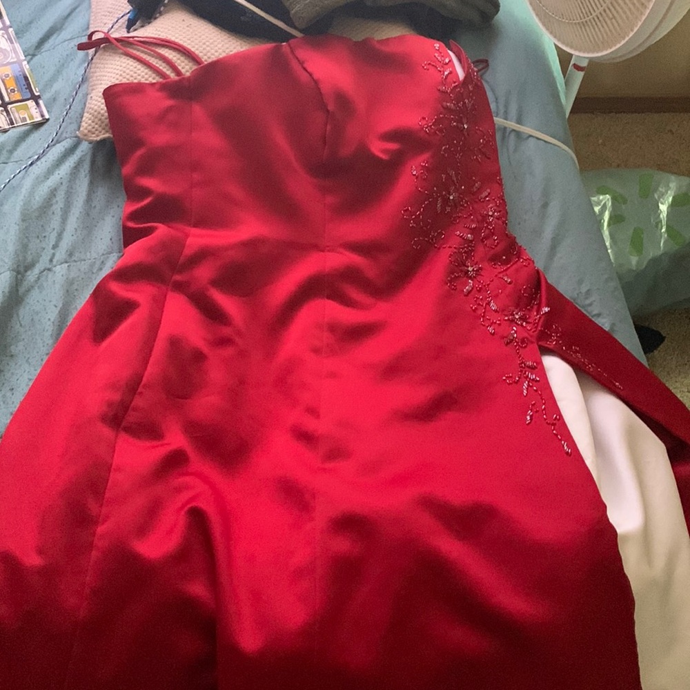 It is stitched, I little bit small but can me undone. Dm me for more info